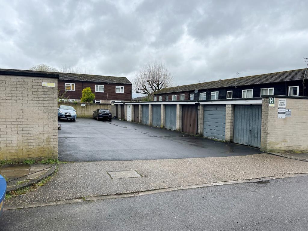 Lot: 147 - FREEHOLD FORECOURT ACCESS TO GARAGES - General view of the forecourt at Block 4R